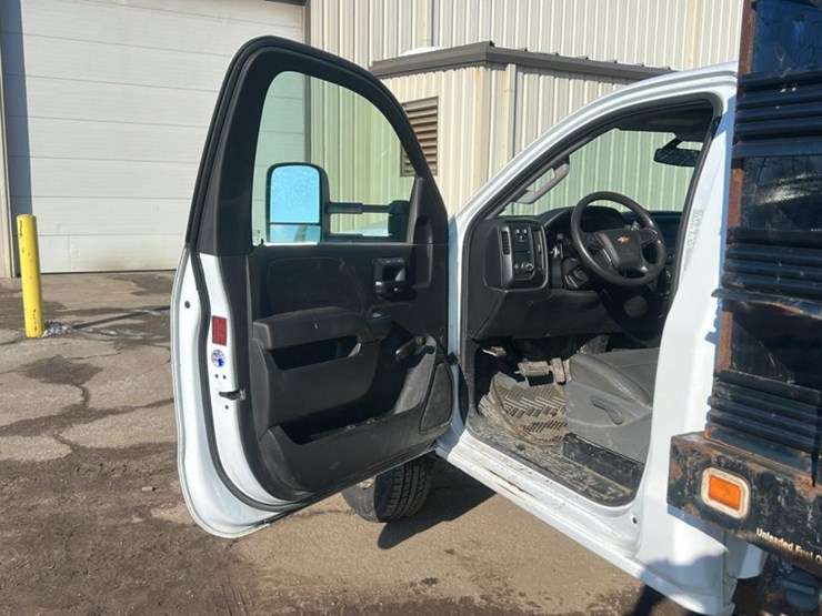 2017-chevrolet-silverado-3500hd-image-17