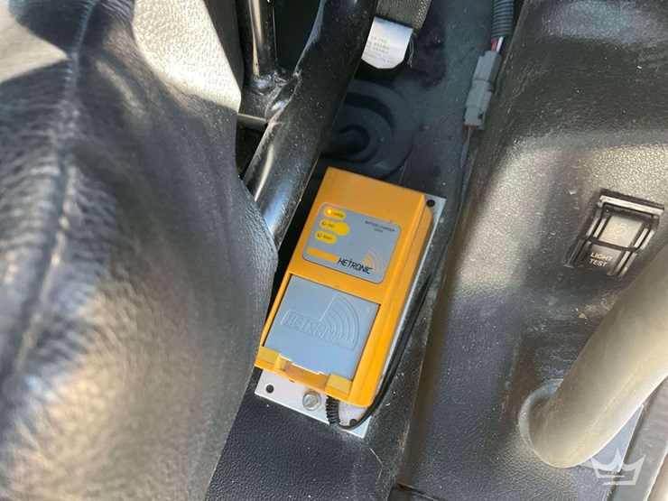 2024-freightliner-m2-106-image-26