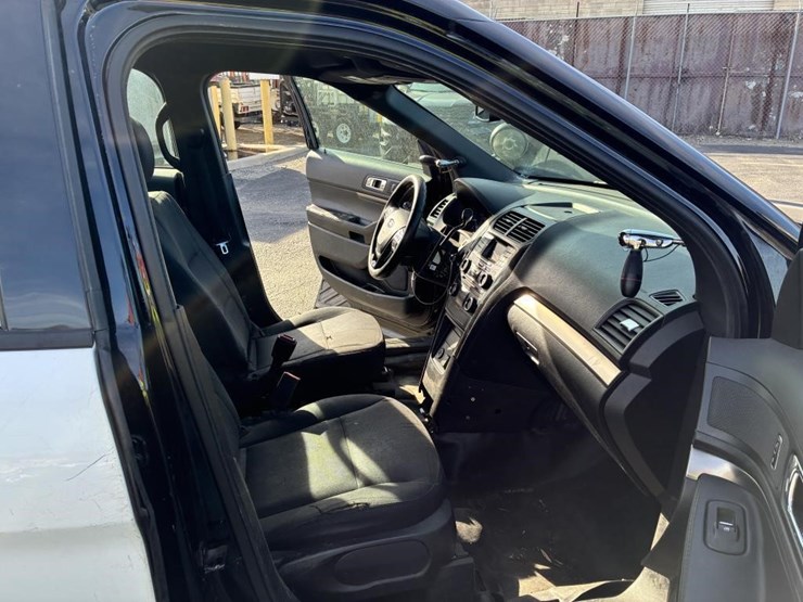 2018-ford-explorer-image-10