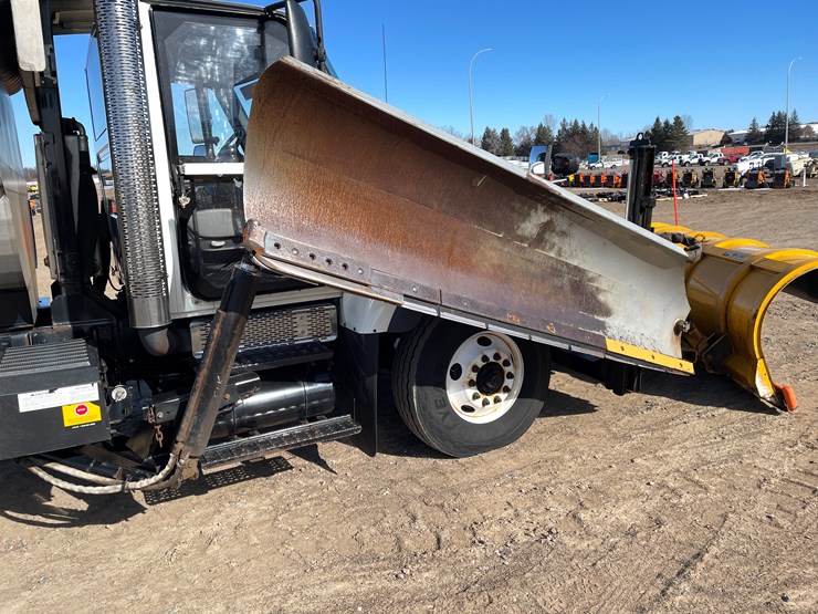 #1016-•-2007-international-plow-truck-(has-mn-title)-image-20