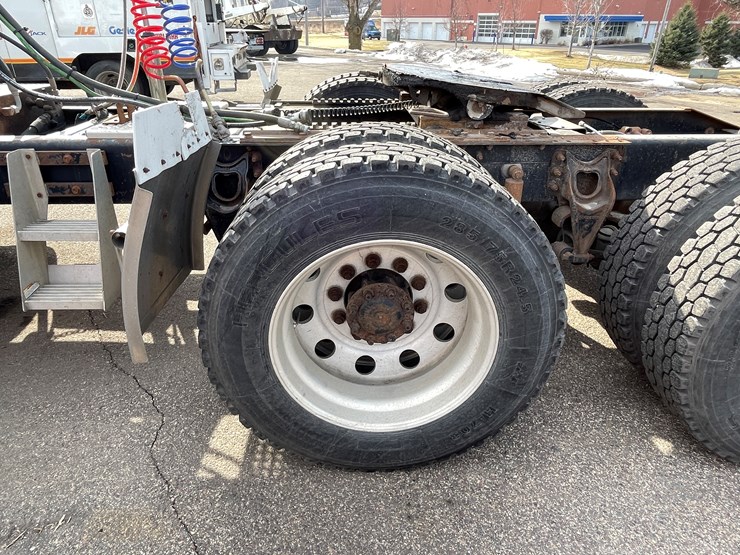 2000-international-9900-image-23