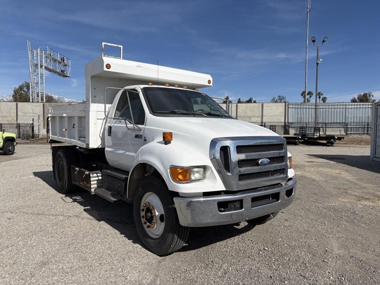 2011-ford-f750-image-2