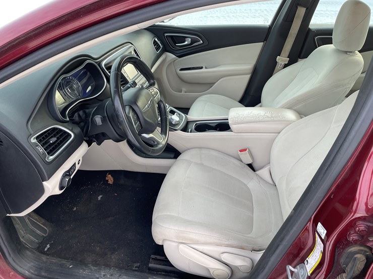 #1524-•-2016-chrysler-200-(has-mn-title)-image-20