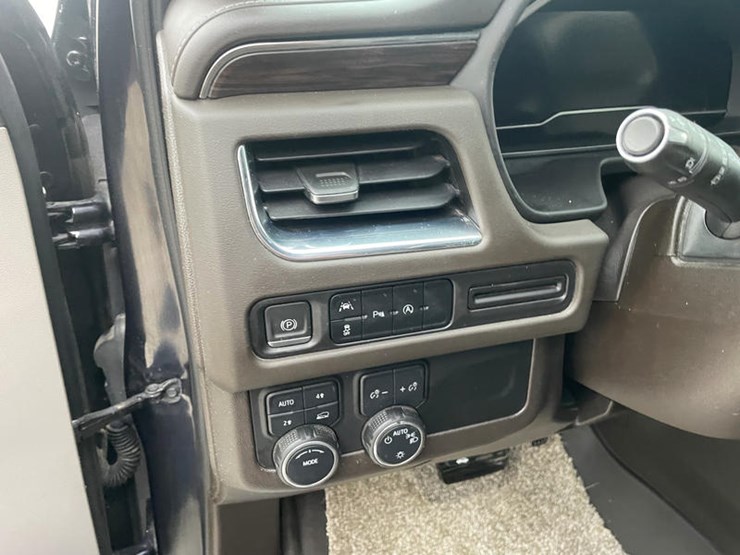 2023-chevrolet-tahoe-image-46