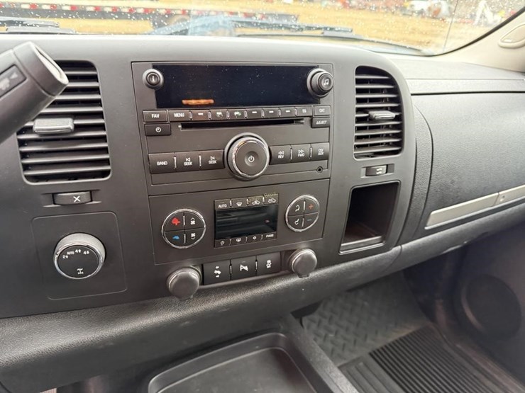 2013-chevrolet-silverado-1500-lt-image-12