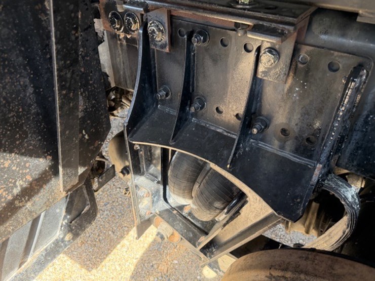 2024-kenworth-t880-image-18