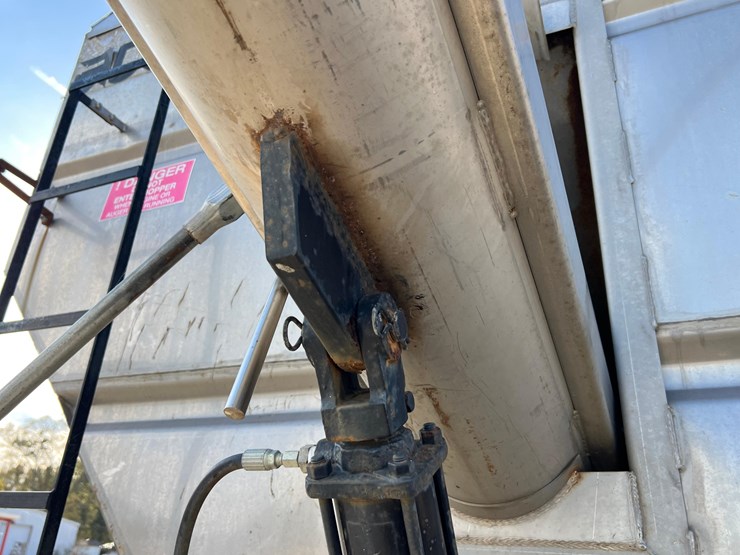 2006-freightliner-auger-truck-image-34