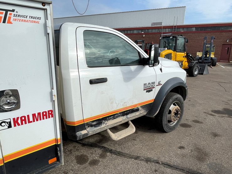 2017-dodge-ram-5500-image-54