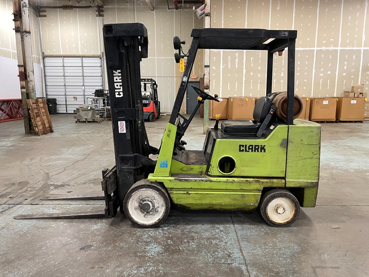 #172-•-clark-gcs25-propane-forklift-image-8