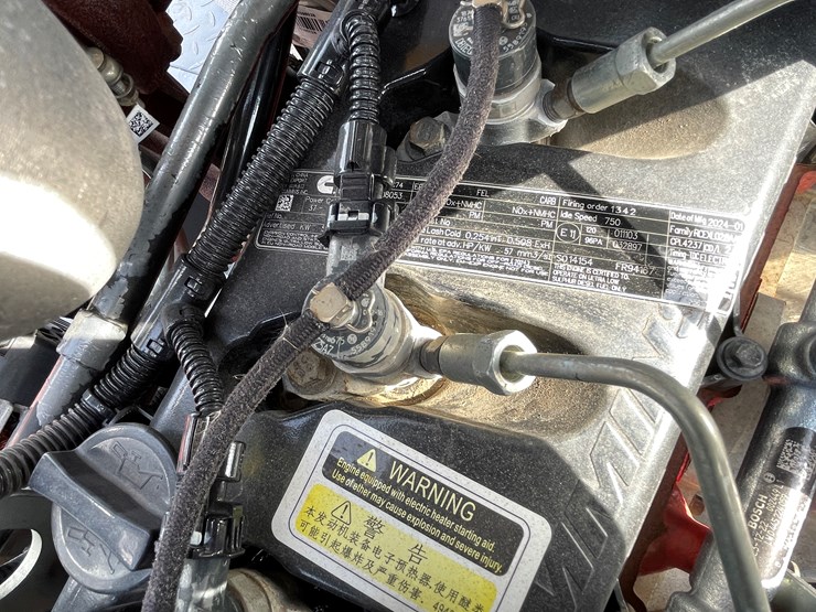 #114-•-new-magnum-3300p-telescoping-wheel-loader-image-35