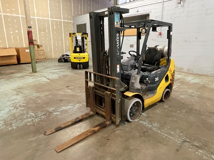 #169-•-2013-komatsu-30-propane-forklift-image-1
