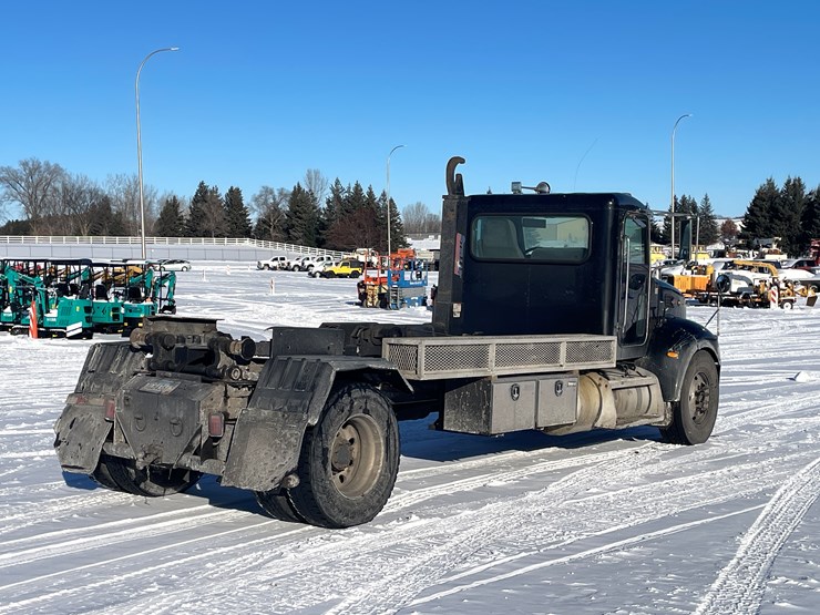 #1459-•-2008-peterbilt-pb335-hook-truck-(has-mn-title)-image-3