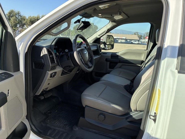 2022-ford-f450-xl-image-12