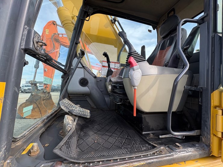 2010-komatsu-pc200-lc-8-image-14