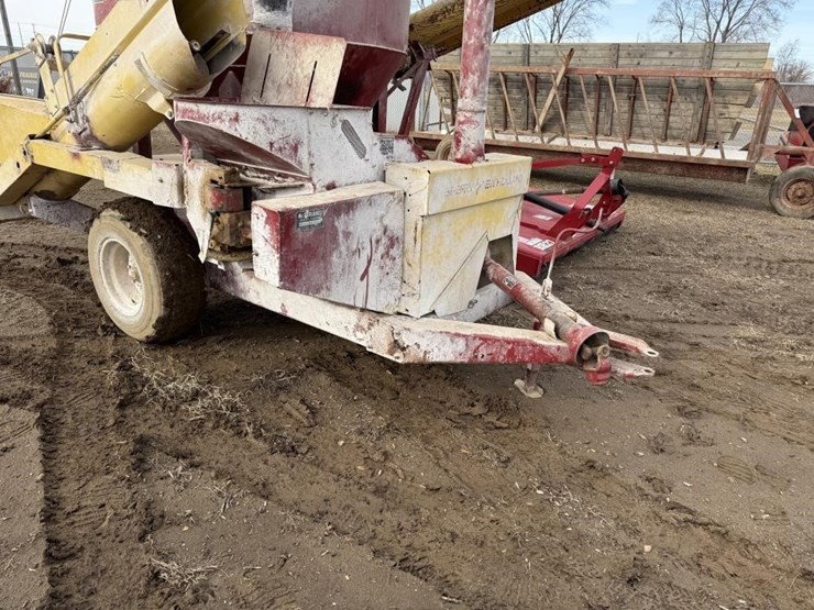 new-holland-355-image-4