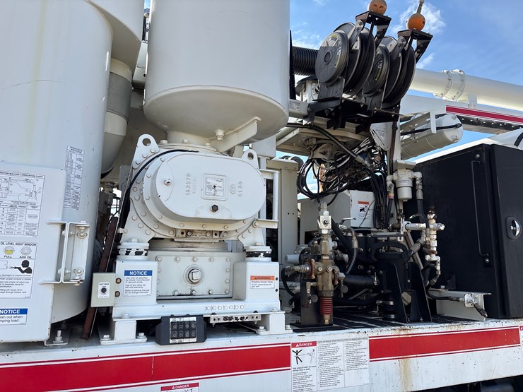 2016-freightliner-114sd-image-41