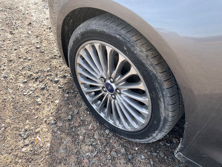 #1522-•-2014-ford-fusion-(has-mn-title)-image-9