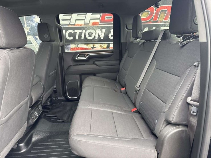 2024-chevrolet-3500-image-16