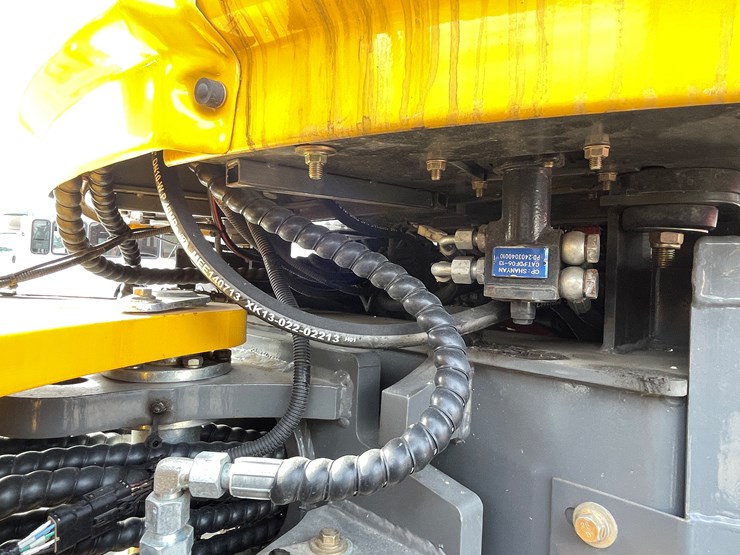 #114-•-new-magnum-3300p-telescoping-wheel-loader-image-23