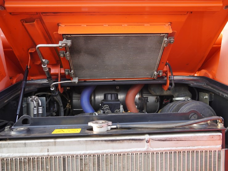 2017-kubota-3800-image-40