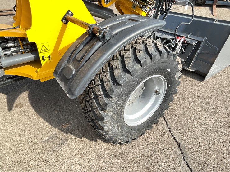 #114-•-new-magnum-3300p-telescoping-wheel-loader-image-44