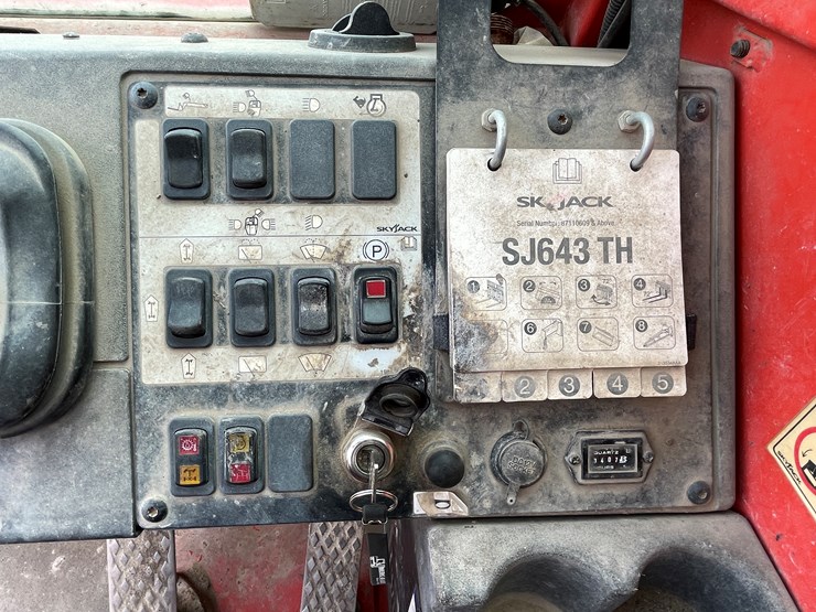 #133-•-2017-skyjack-sj643-telehandler-image-54