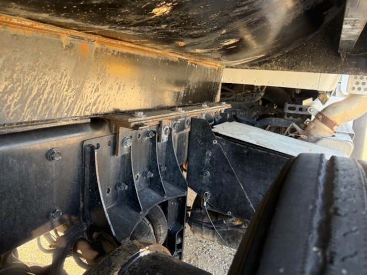 2024-kenworth-t880-image-37