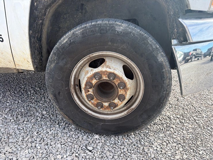 2013-chevrolet-3500-image-11