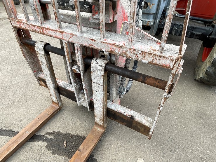 #133-•-2017-skyjack-sj643-telehandler-image-12