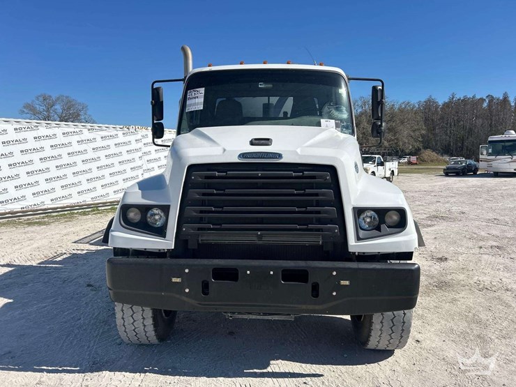 2016-freightliner-114sd-image-29