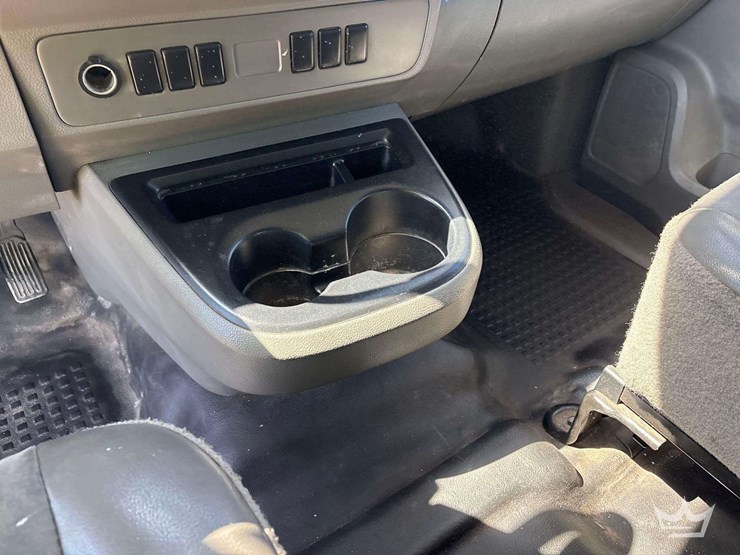 2016-nissan-nv2500-image-23