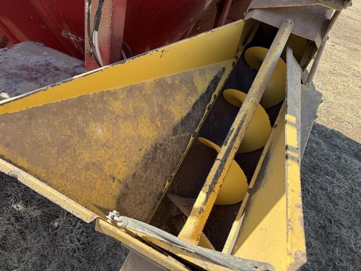 new-holland-355-image-7