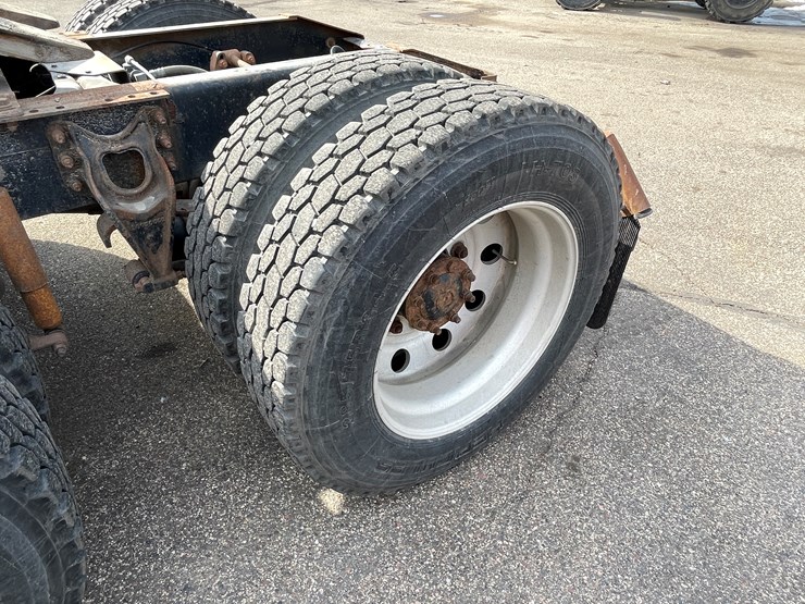 2000-international-9900-image-30