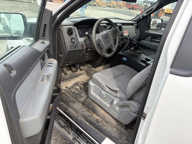 2014-ford-f150-xl-image-10