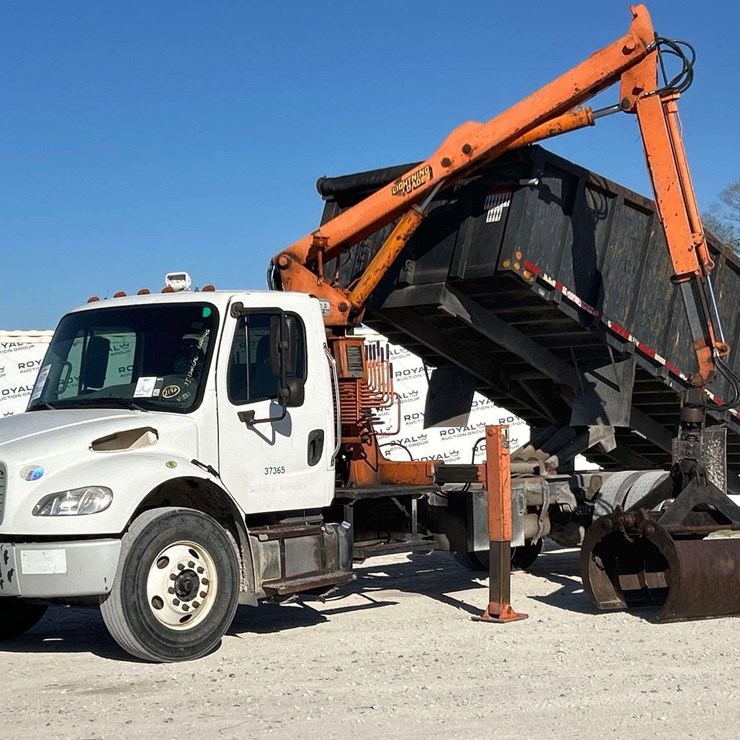 2015 FREIGHTLINER M2 106