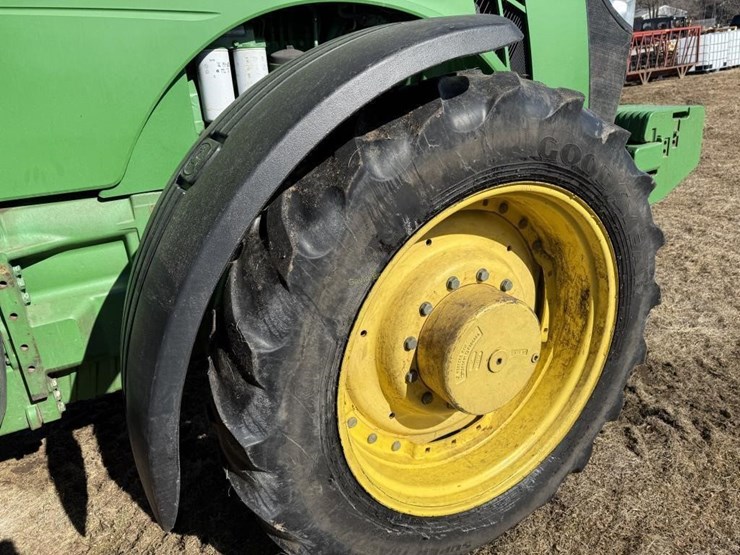 john-deere-8235r-image-15
