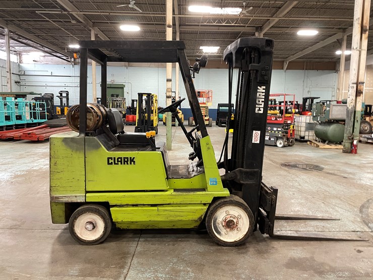 #172-•-clark-gcs25-propane-forklift-image-4
