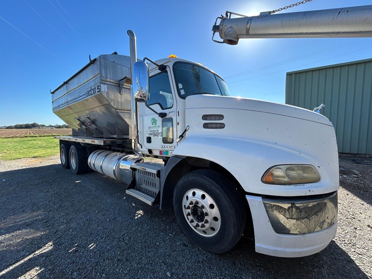 2012-mack-tender-truck-w/adams-rear-discharge-bed-auger-image-16