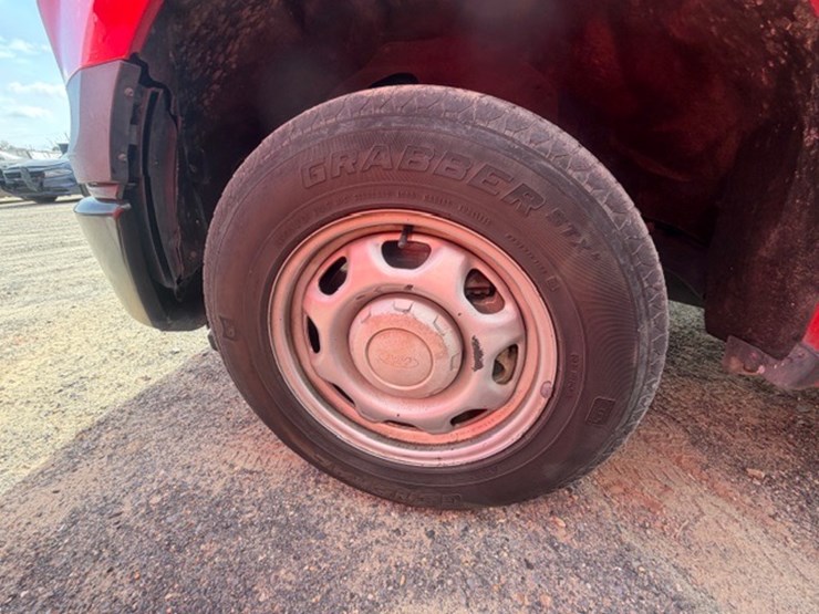 2016-ford-f150-xl-image-9