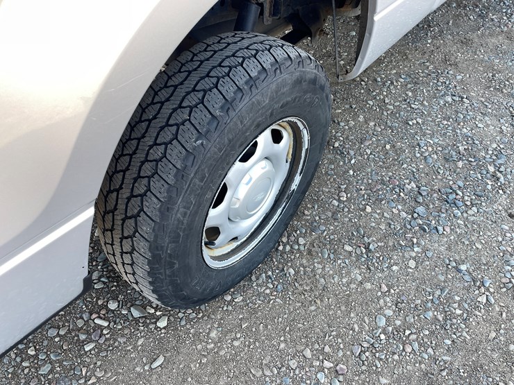 2014-ford-f150-xl-image-10