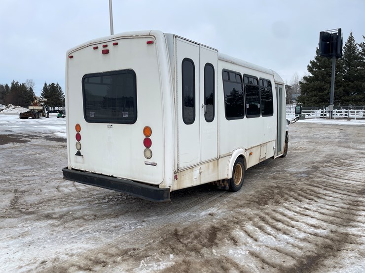 2014-ford-e450-image-5