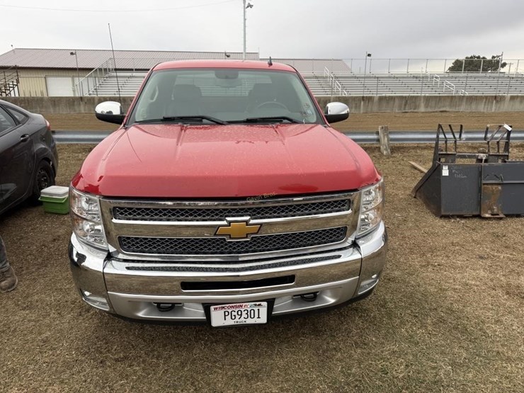 2013-chevrolet-silverado-1500-lt-image-2