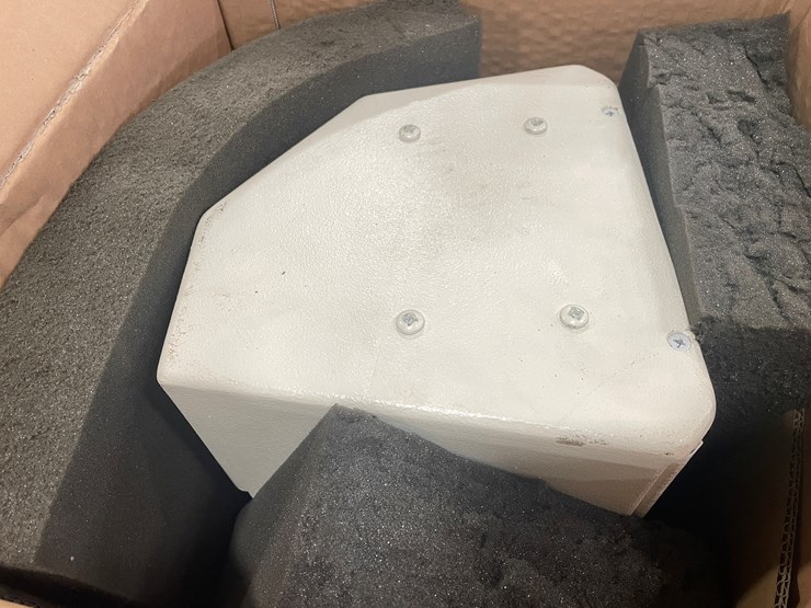 #7651-•-misc.-speakers,-electronic-parts-and-tripp-lite-battery-clips-image-14