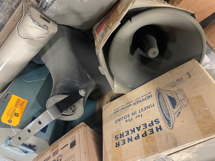 #7661-•-assorted-shop-speakers-image-5