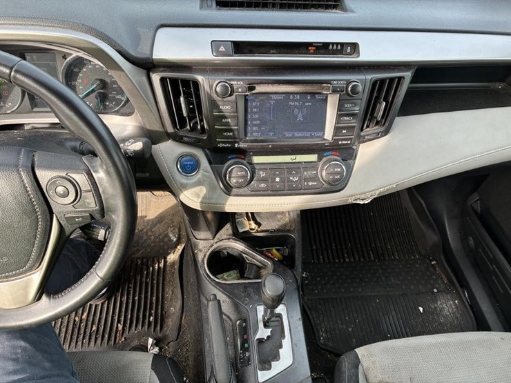 2017-toyota-rav4-image-16