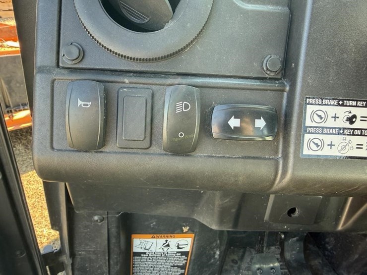 john-deere-xuv-835m-utv-image-9