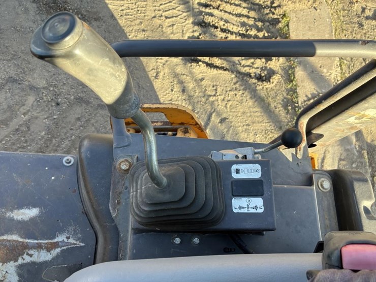 2018-volvo-dd25b-image-17