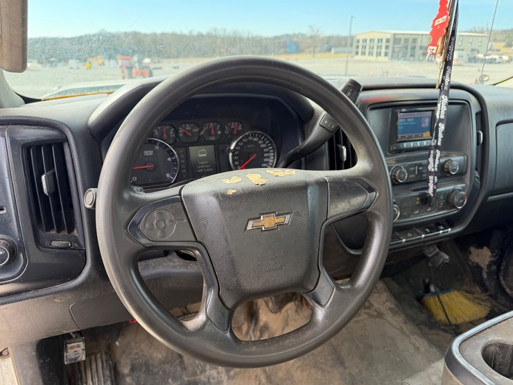 2015-chevrolet-3500hd-image-17