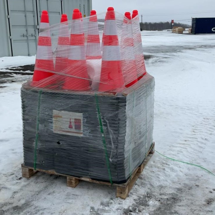 #985 • Unused landhero 390*390*750MM ROAD CONE*