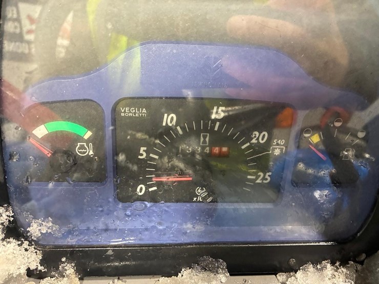 new-holland-tn65-image-24